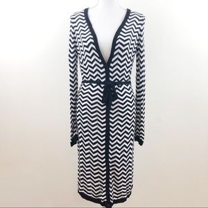 Cyrus black and white cardigan 🖤🖤🖤